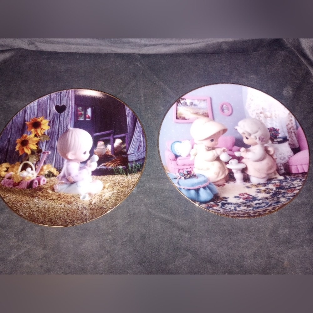 Vintage Set Of 2 Precious Moments Decorative Collectors Plates Size 7.5 In Each